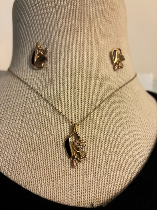 Harley-Davidson Jewelry - Harley-Davidson Gold and Black Floral Pendant Necklace with Matching Earrings